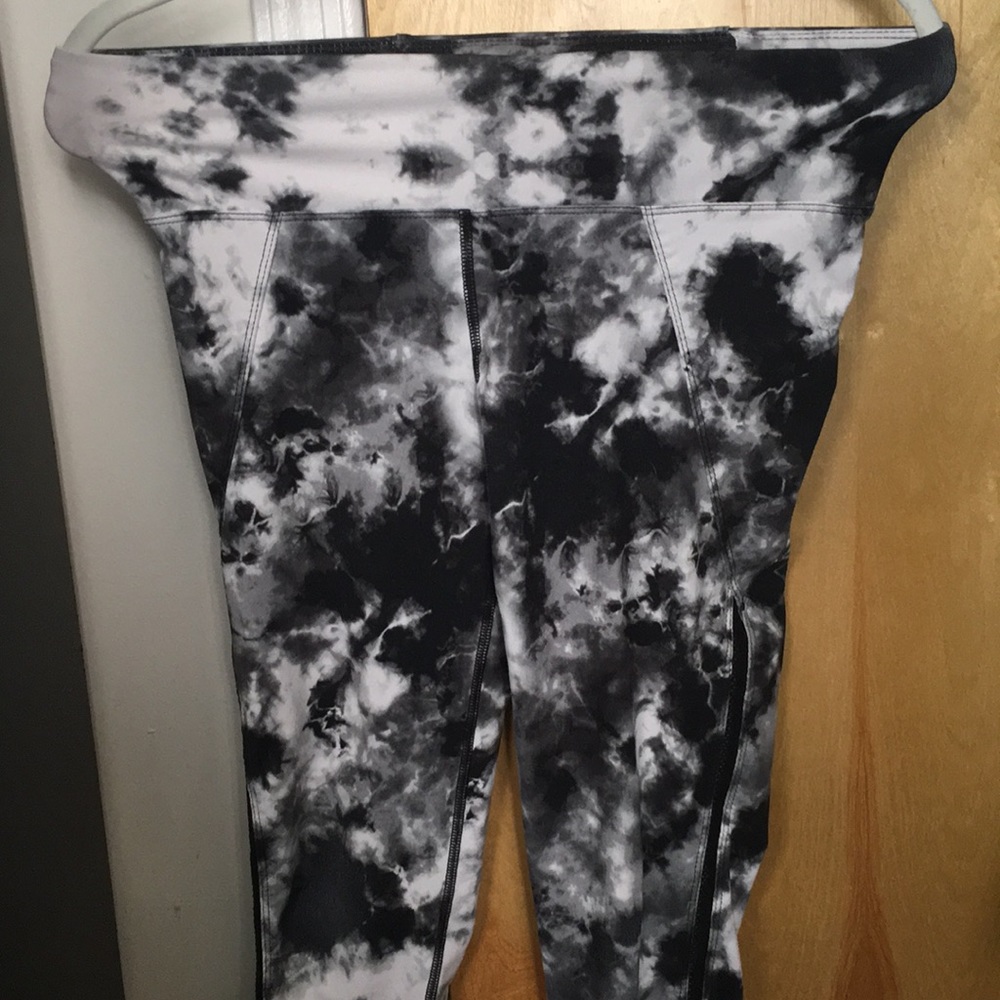 Tie dye white and black leggings